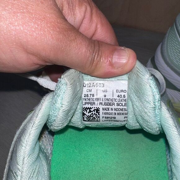 Asics Gel Nimbus 22 Mint Tint Safety Yellow 1012A663 Women's 9 - Picture 10 of 11